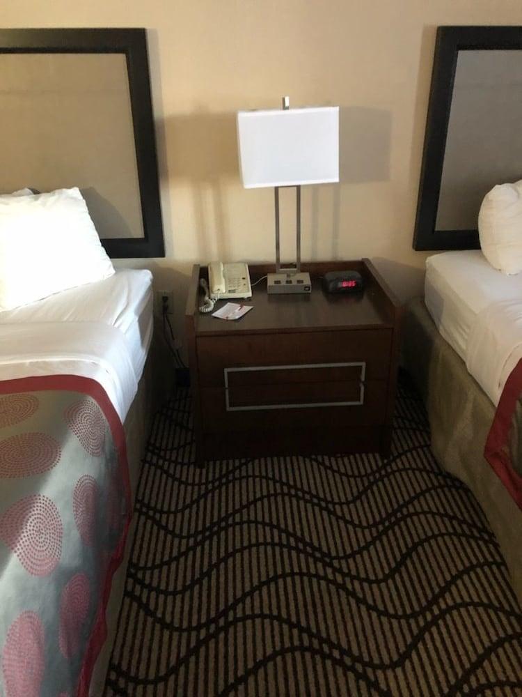 Holiday Inn Indianapolis - Airport Area N By Ihg מראה חיצוני תמונה