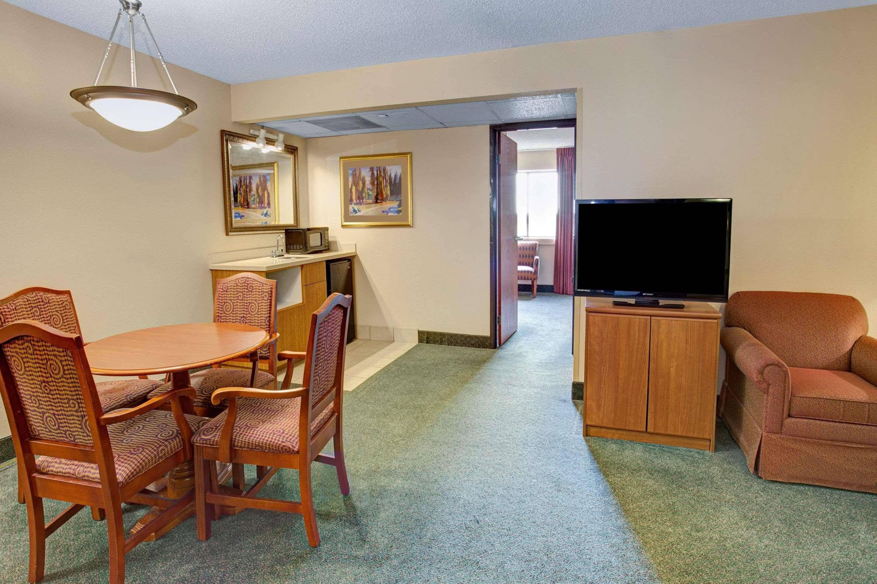 Holiday Inn Indianapolis - Airport Area N By Ihg מראה חיצוני תמונה
