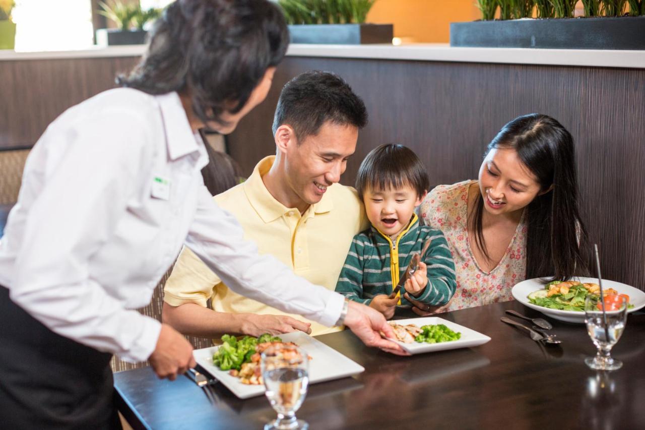Holiday Inn Indianapolis - Airport Area N By Ihg מראה חיצוני תמונה